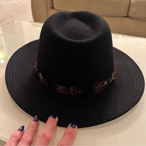 OLIVE & OIQUE | Black Wide Brim Hat with Feather Band Fedora Wool Structured Hat